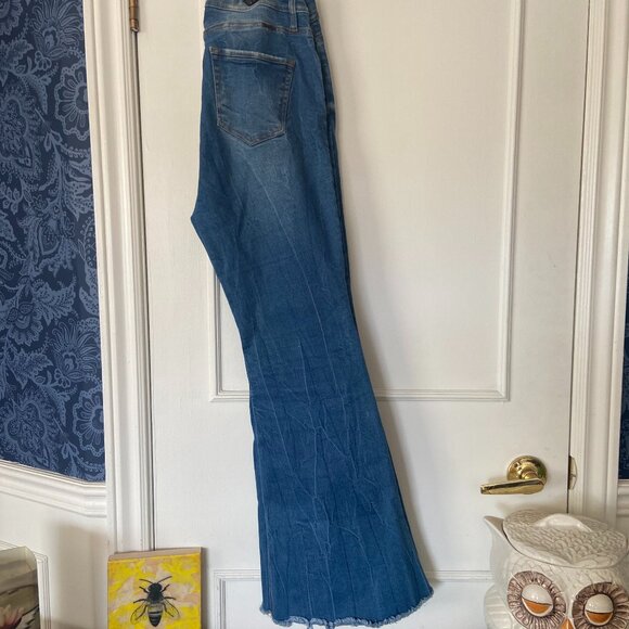 Vintage-style Flared Jeans with Frayed Hem - Picture 2 of 11